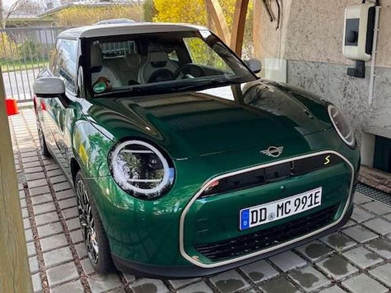 Gebraucht Mini Cooper SE Favoured 160 kW (218 PS) 2024 Grün Kleinwagen