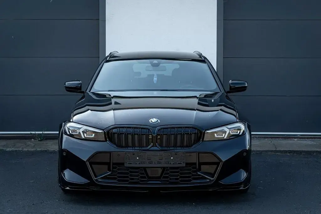 Gebraucht BMW 330 M Sport 184 PS (135 kW) 2024 Schwarz Limousine