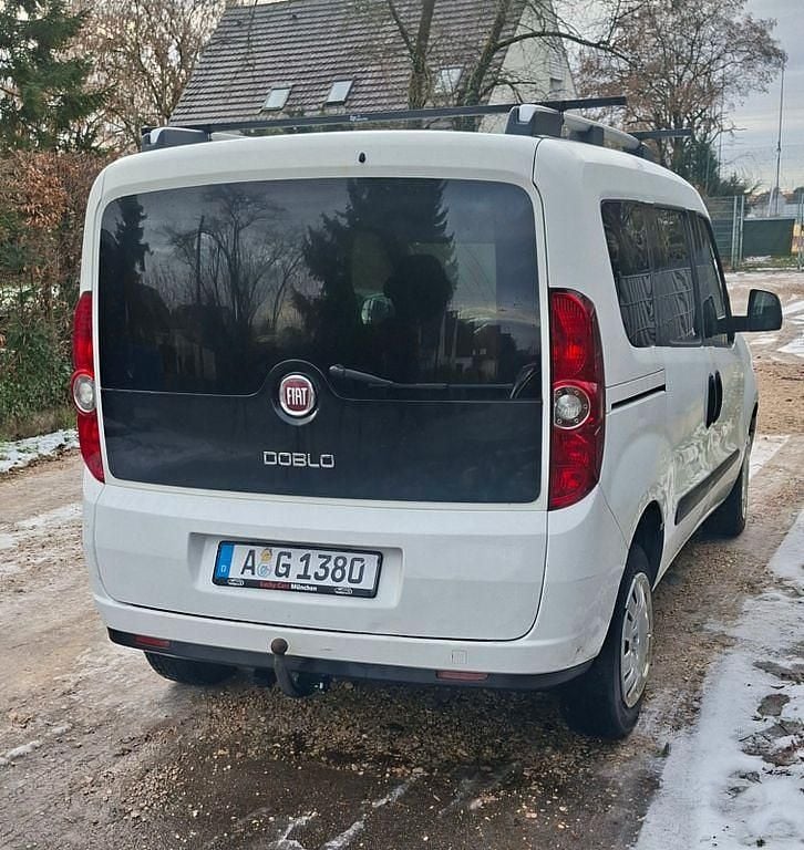 Weiß Gebraucht 2013 Fiat Doblò Van / Kleinbus | 6.900 € (Teuer) - Bild 1/4