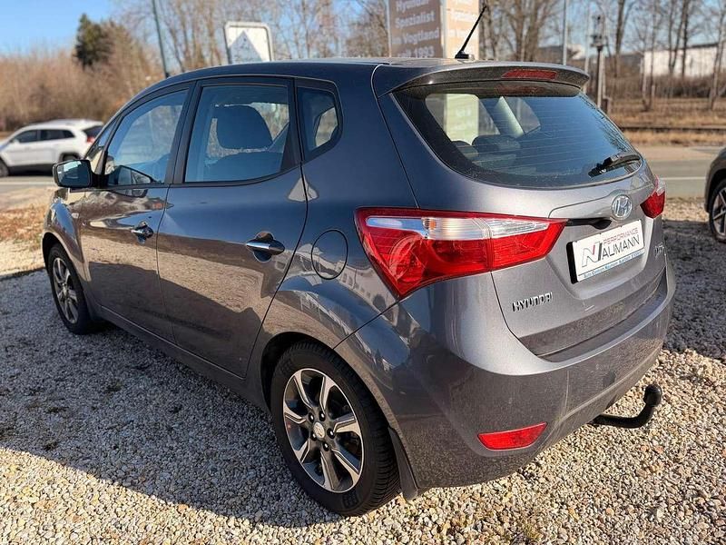Gebraucht Hyundai ix20 125 PS (91 kW) 2015 Micron grey Kleinwagen