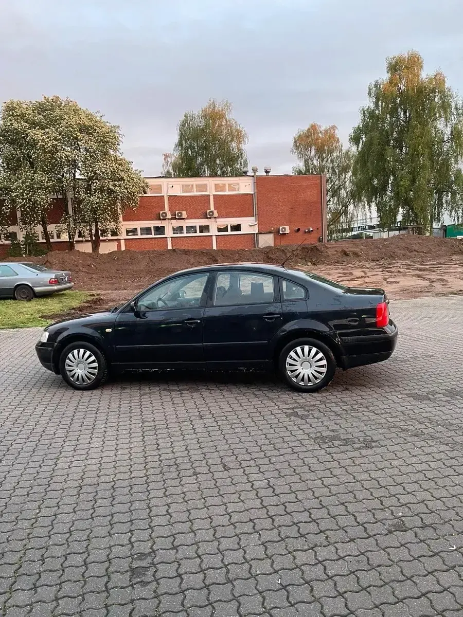 Gebraucht VW Passat 101 PS (74 kW) 1998 Schwarz Limousine