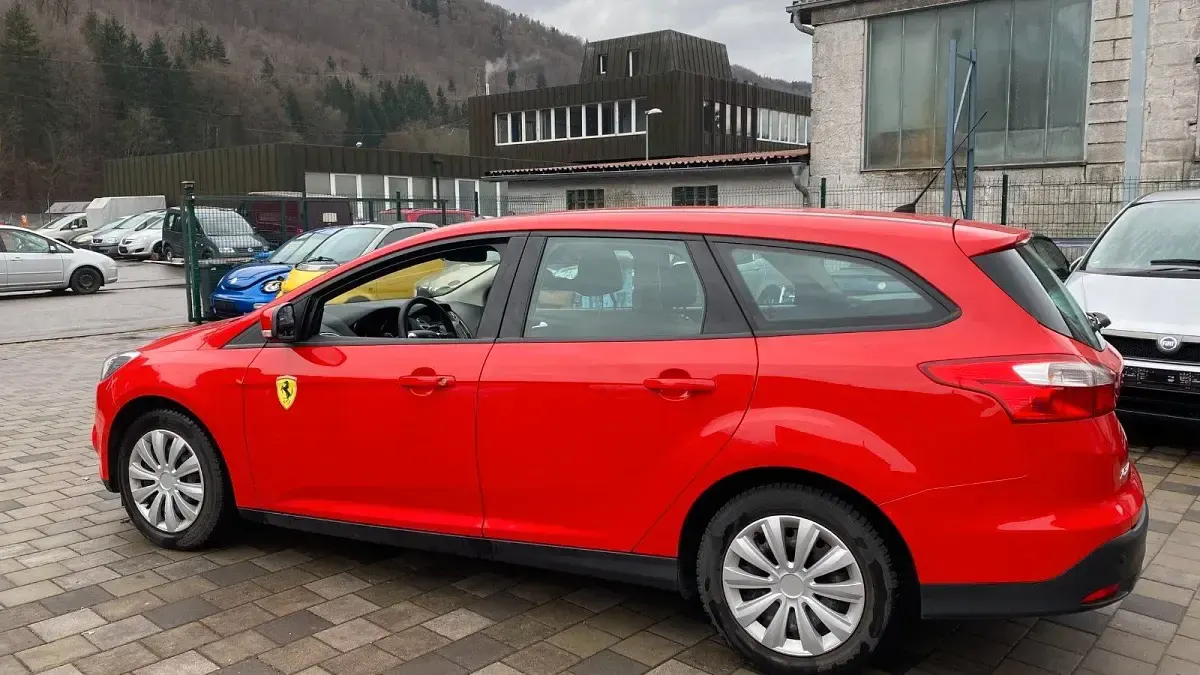 Gebraucht Ford Focus 85 PS (62 kW) 2014 Rot Kombi