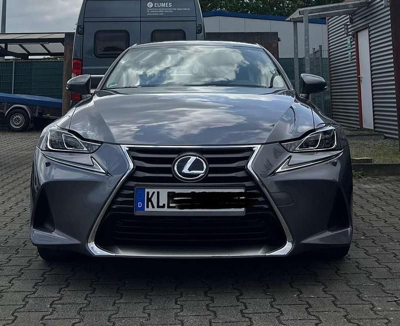 Gebraucht Lexus IS300h Luxury Line 223 PS (164 kW) 2019 Silber Limousine
