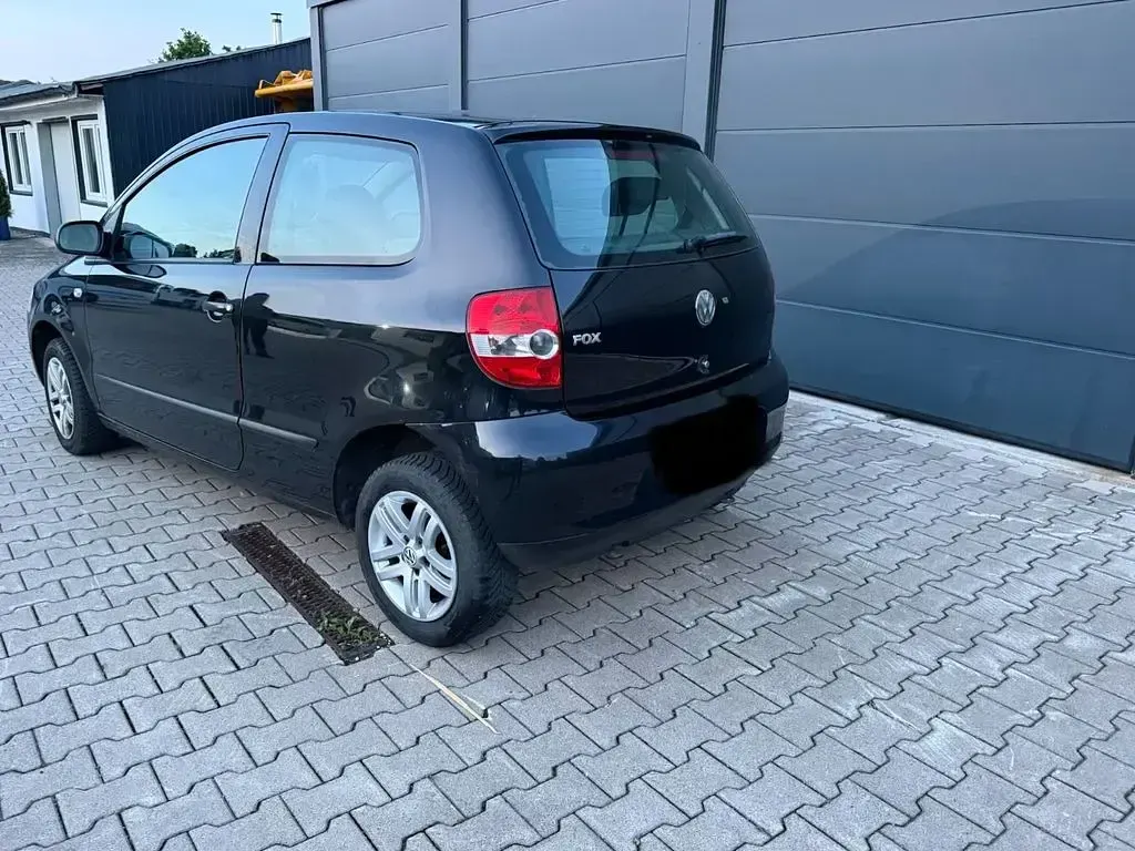 Gebraucht VW Fox 54 PS (39 kW) 2005 Schwarz Kleinwagen
