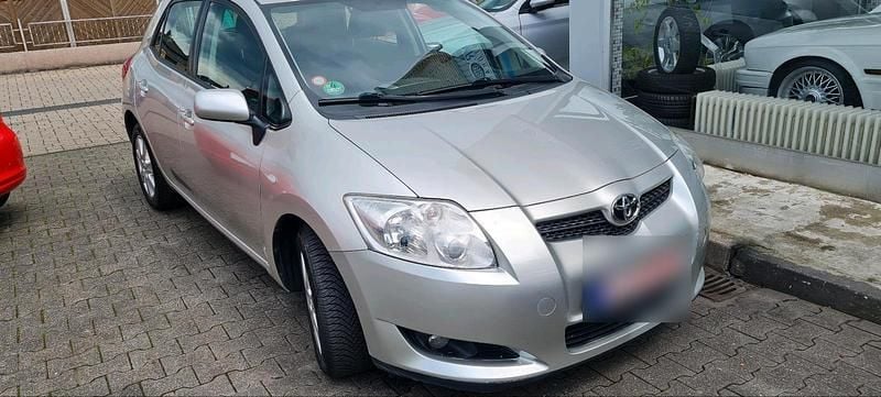 Gebraucht Toyota Auris 101 PS (74 kW) 2009 Silber Kleinwagen