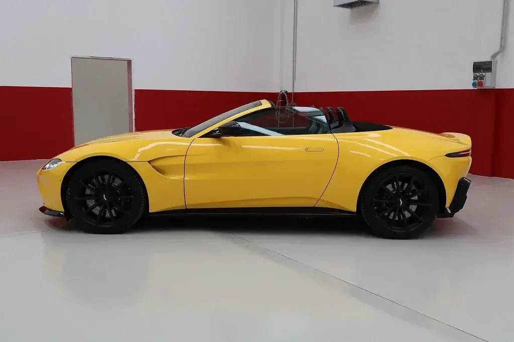 Gebraucht Aston Martin V8 Vantage 510 PS (375 kW) 2023 Gelb Cabrio