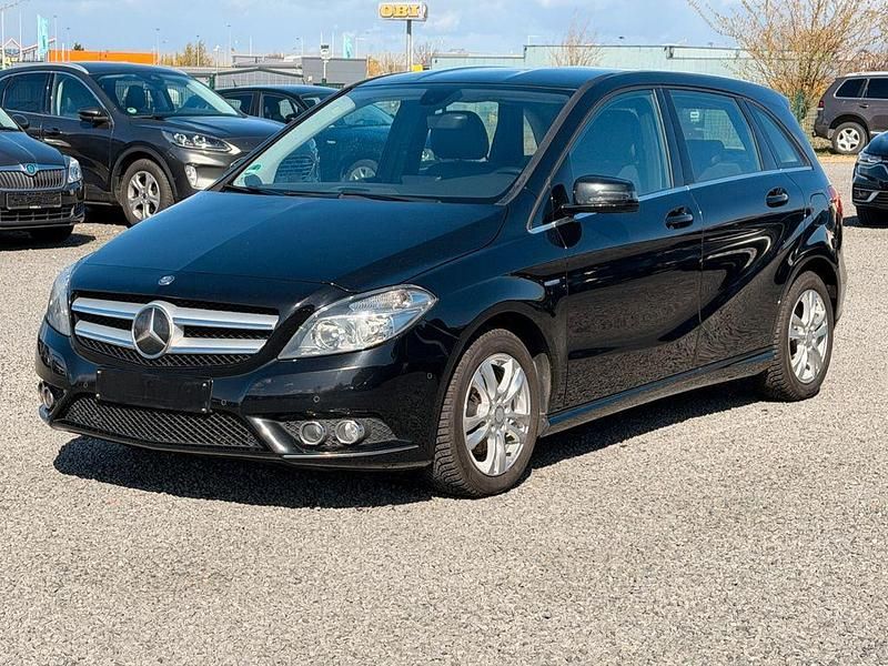 Gebraucht Mercedes B180 122 PS (89 kW) 2011 Schwarz Van / Kleinbus
