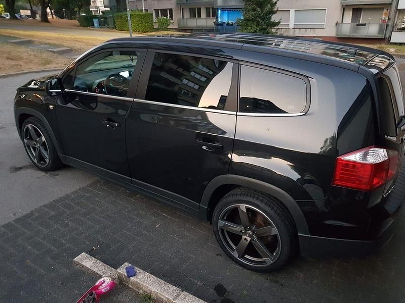 Gebraucht Chevrolet Orlando LT 163 PS (119 kW) 2011 Schwarz Van / Kleinbus