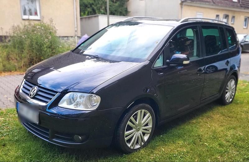 Schwarz Gebraucht 2006 VW Touran Trendline Van / Kleinbus | 2.200 € (Fairer Preis) - Bild 1/4