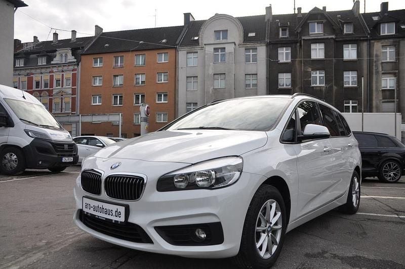 Weiß Gebraucht 2017 BMW 216 Gran Tourer Advantage Van / Kleinbus | 13.990 € (Fairer Preis) - Bild 1/4