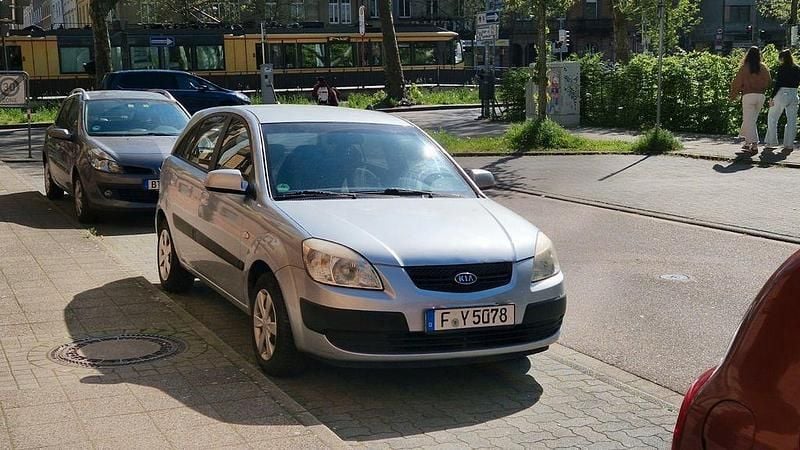 Usata Kia Rio 111 CV (81 kW) 2007 Argento Berlina