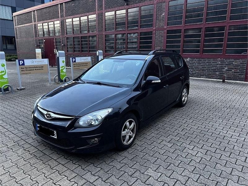 Schwarz Gebraucht 2012 Hyundai i30 Classic Kombi | 3.500 € (Superpreis) - Bild 1/4