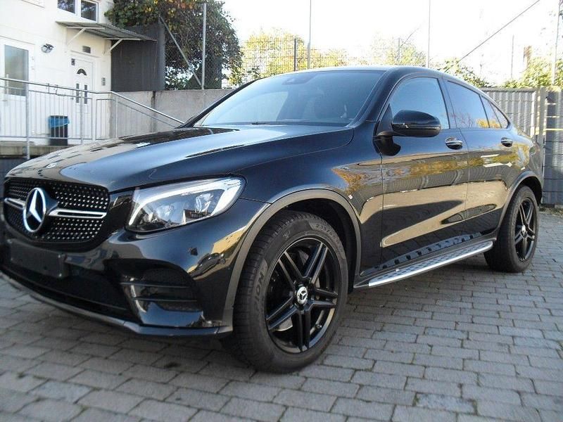 Schwarz Gebraucht 2018 Mercedes GLC300 AMG line Coupé | 36.900 € (Fairer Preis) - Bild 1/4