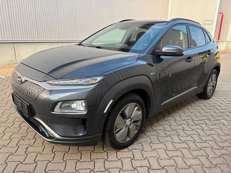 Grau Gebraucht 2020 Hyundai Kona Style SUV | 11.980 € (Fairer Preis) - Bild 1/4