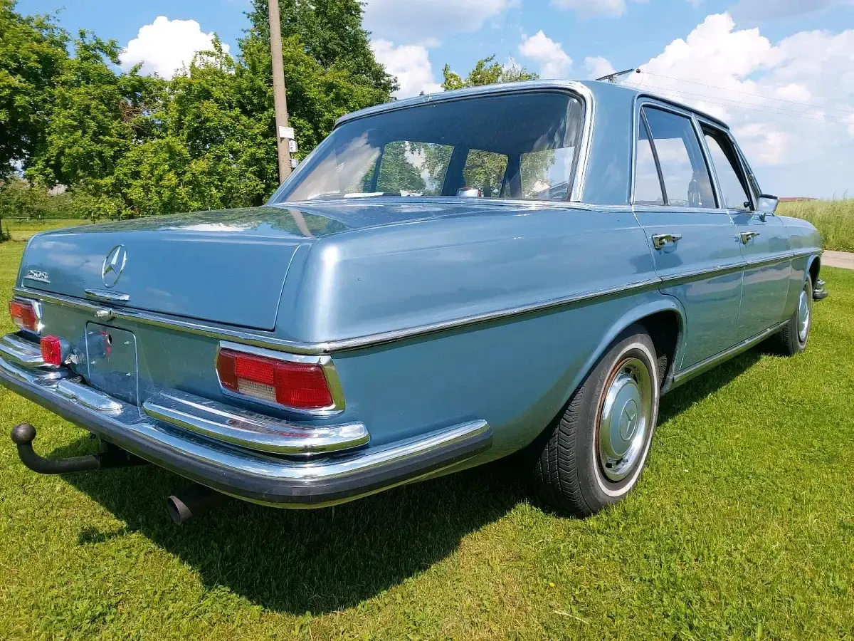 Gebraucht Mercedes S250 113 PS (83 kW) 1967 Blau Limousine