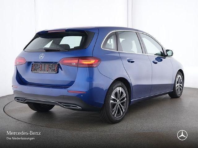 Blau Gebraucht 2024 Mercedes B180 Advanced Van / Kleinbus | 29.790 € (Guter Preis) - Bild 1/4