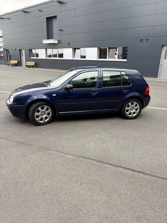 Blau Gebraucht 2002 VW Golf IV Basis Limousine | 1.200 € (Guter Preis) - Bild 1/4