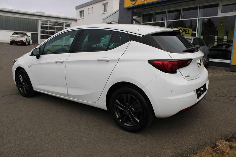 Gebraucht Opel Astra Dynamic 150 PS (110 kW) 2019 Weiß Limousine