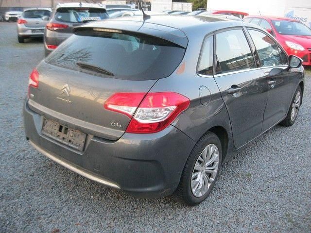 Gebraucht Citroën C4 SELECTION 114 PS (83 kW) 2013 Silber Limousine