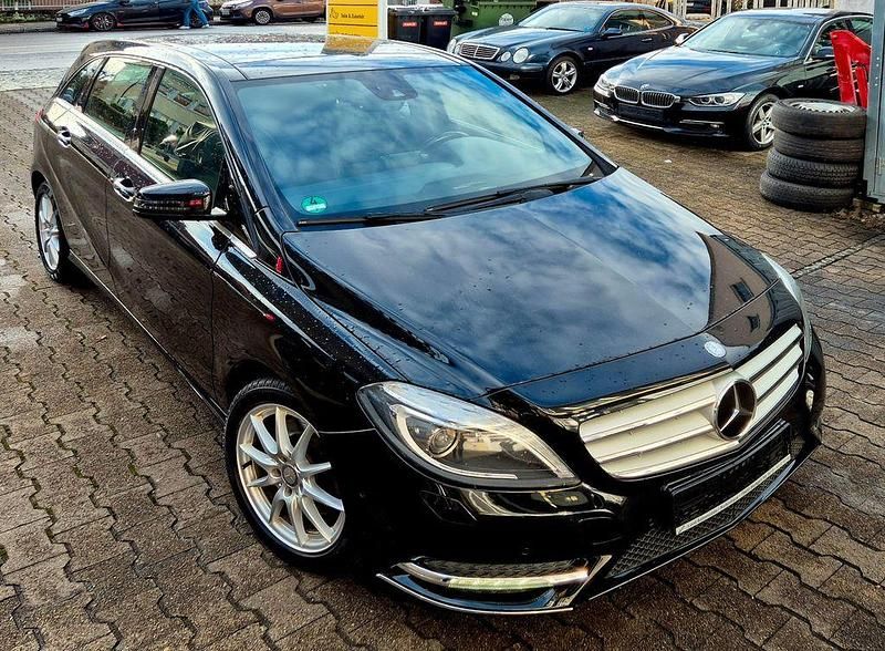 Gebraucht Mercedes B250 211 PS (155 kW) 2013 Schwarz Van / Kleinbus