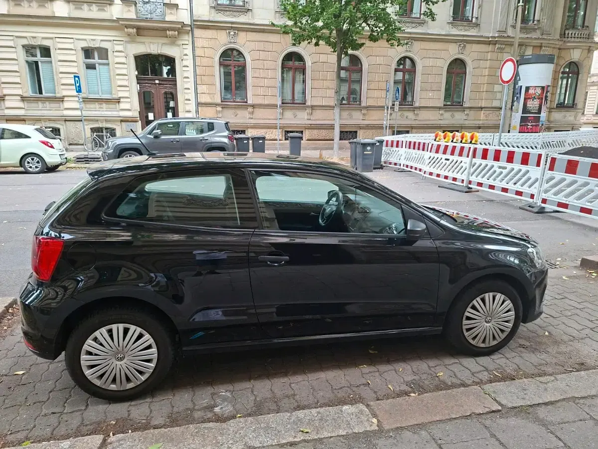 Gebraucht VW Polo Comfortline 60 PS (44 kW) 2016 Schwarz Kleinwagen