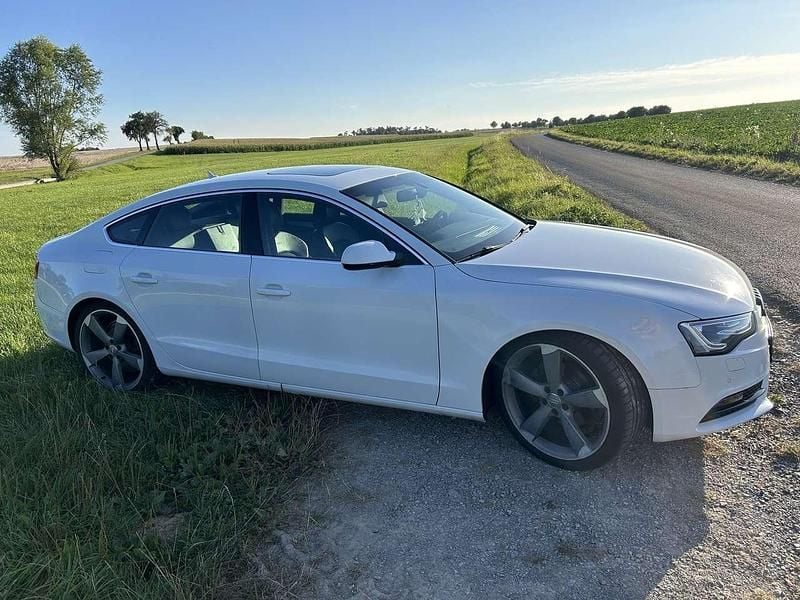 Weiß Gebraucht 2012 Audi A5 Sportback S-Line Kleinwagen | 10.500 € (Teuer) - Bild 1/4