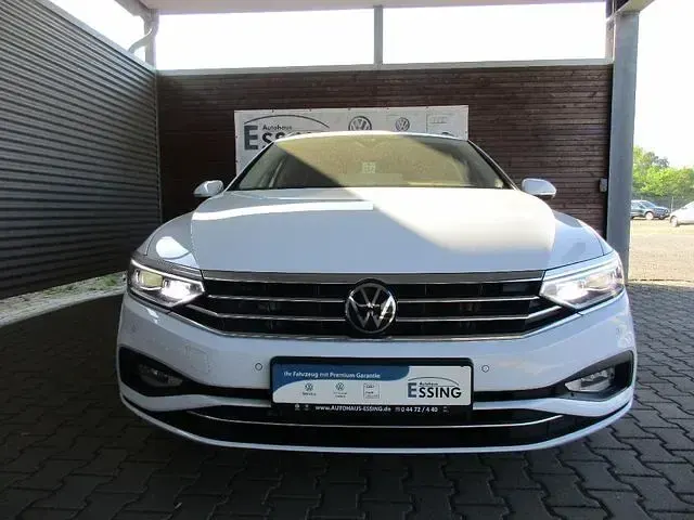 Gebraucht VW Passat Business 150 PS (110 kW) 2022 Gletscherweiß metallic Kombi