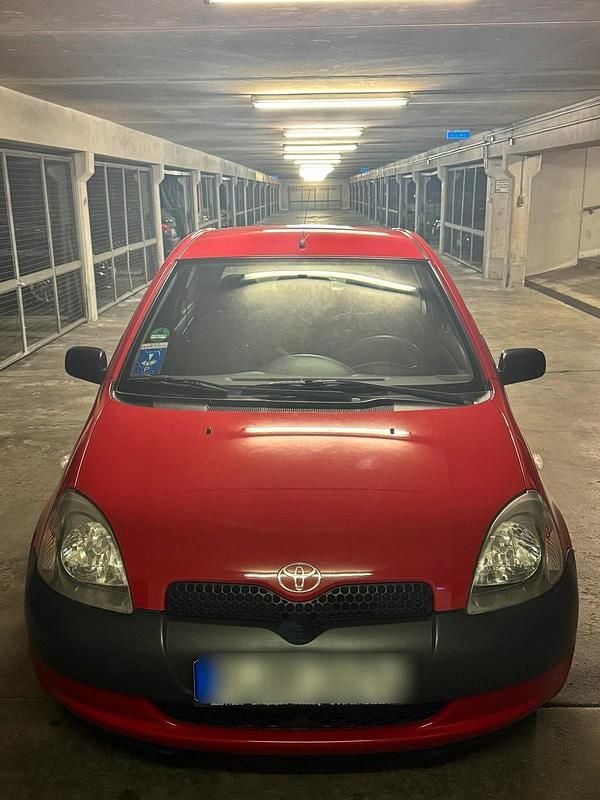 Rot Gebraucht 2001 Toyota Yaris Kleinwagen | 1.800 € (Fairer Preis) - Bild 1/4