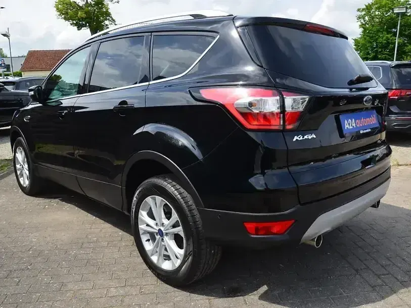 Gebraucht Ford Kuga Titanium 175 PS (128 kW) 2018 Schwarz SUV