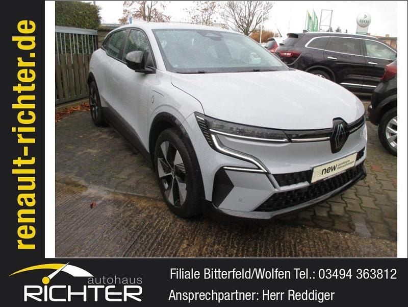 Grau Gebraucht 2022 Renault Mégane Evolution Limousine | 23.995 € (Guter Preis) - Bild 1/4