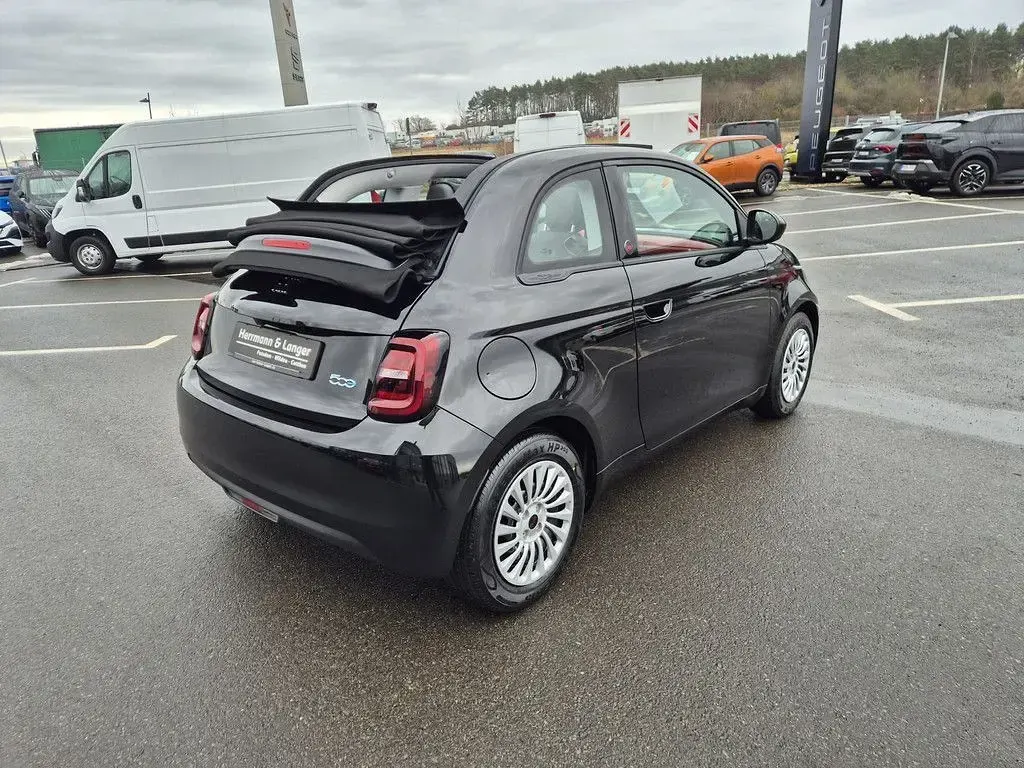 Neu Fiat 500e Red 69 kW (95 PS) 2026 Schwarz Cabrio