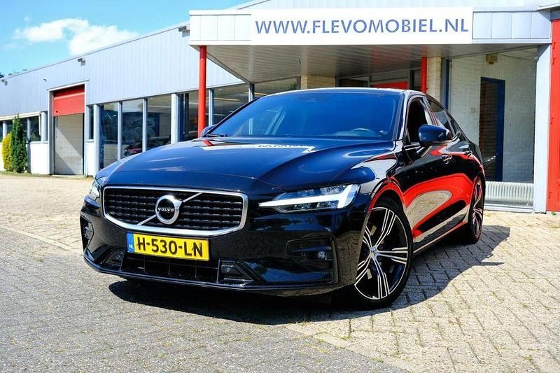 Schwarz Gebraucht 2020 Volvo S60 R-Design Limousine | 20.750 € - Bild 1/4