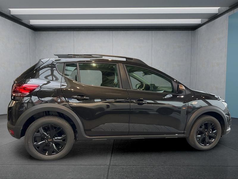 Neu Dacia Sandero Stepway 90 PS (66 kW) 2025 Schwarz Kleinwagen