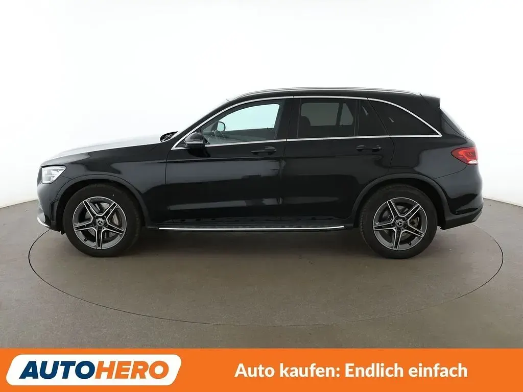 Gebraucht Mercedes GLC200 AMG line 211 PS (155 kW) 2021 Baltic black SUV