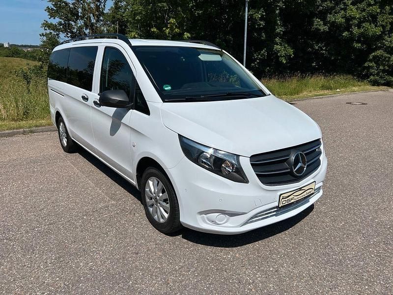 Weiß Gebraucht 2020 Mercedes Vito Edition Van / Kleinbus | 29.700 € (Teuer) - Bild 1/4