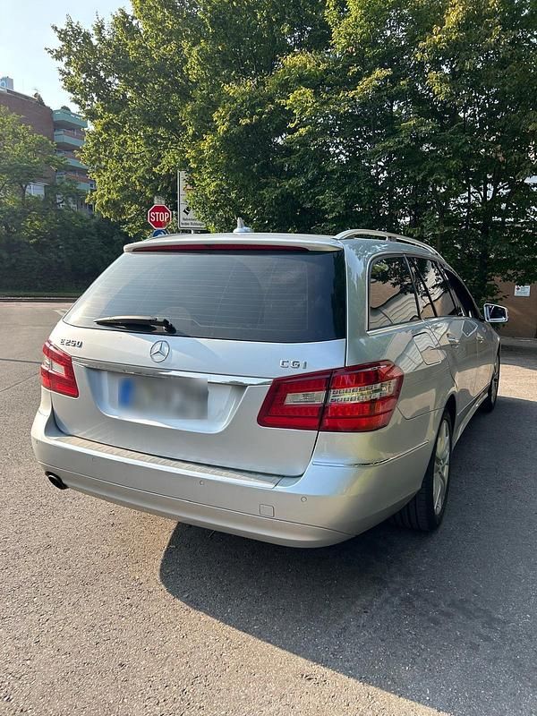 Gebraucht Mercedes E250 204 PS (150 kW) 2011 Silber Kombi