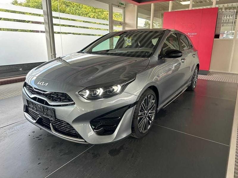 Silber Neu 2025 Kia Ceed Limousine | 32.888 € - Bild 1/4