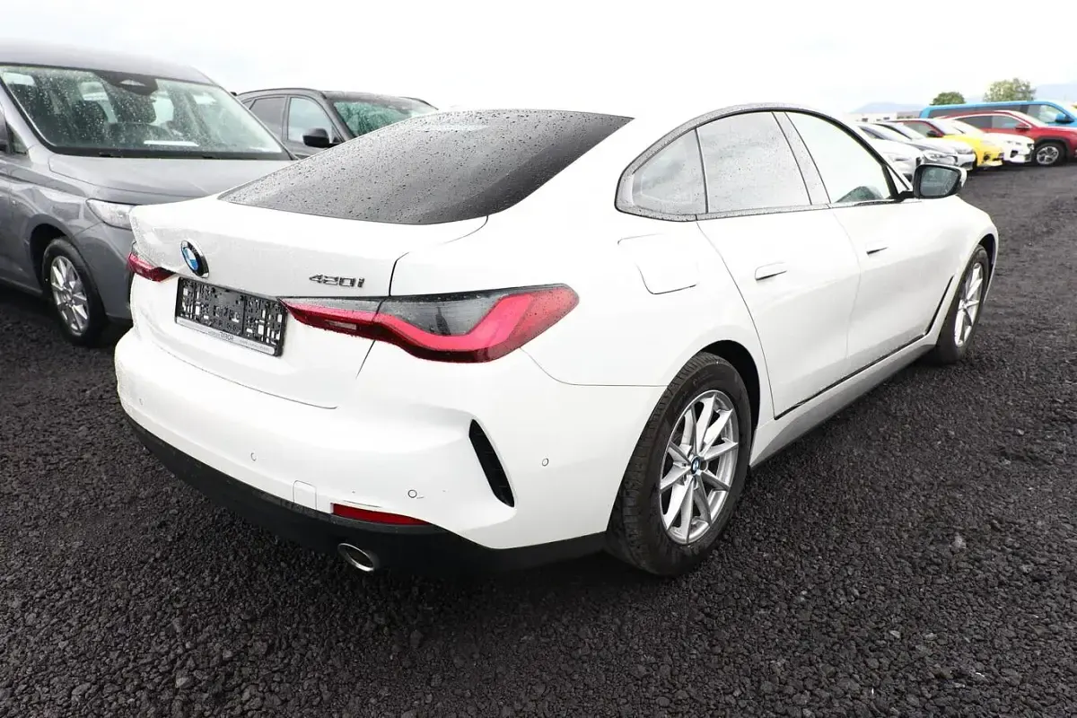 Gebraucht BMW 420 Shadowline 184 PS (135 kW) 2025 Alpinweiß Coupé