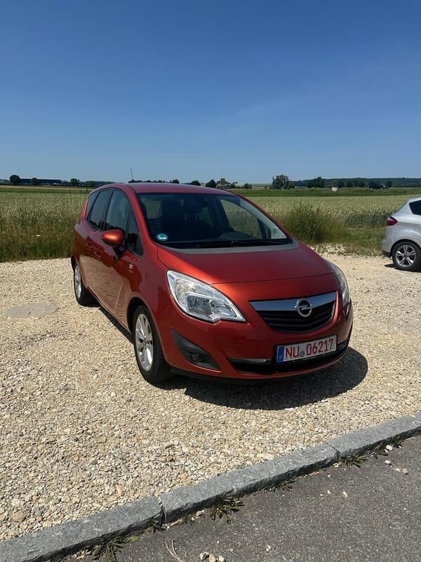 Rot Gebraucht 2013 Opel Meriva Van / Kleinbus | 3.759 € (Superpreis) - Bild 1/4
