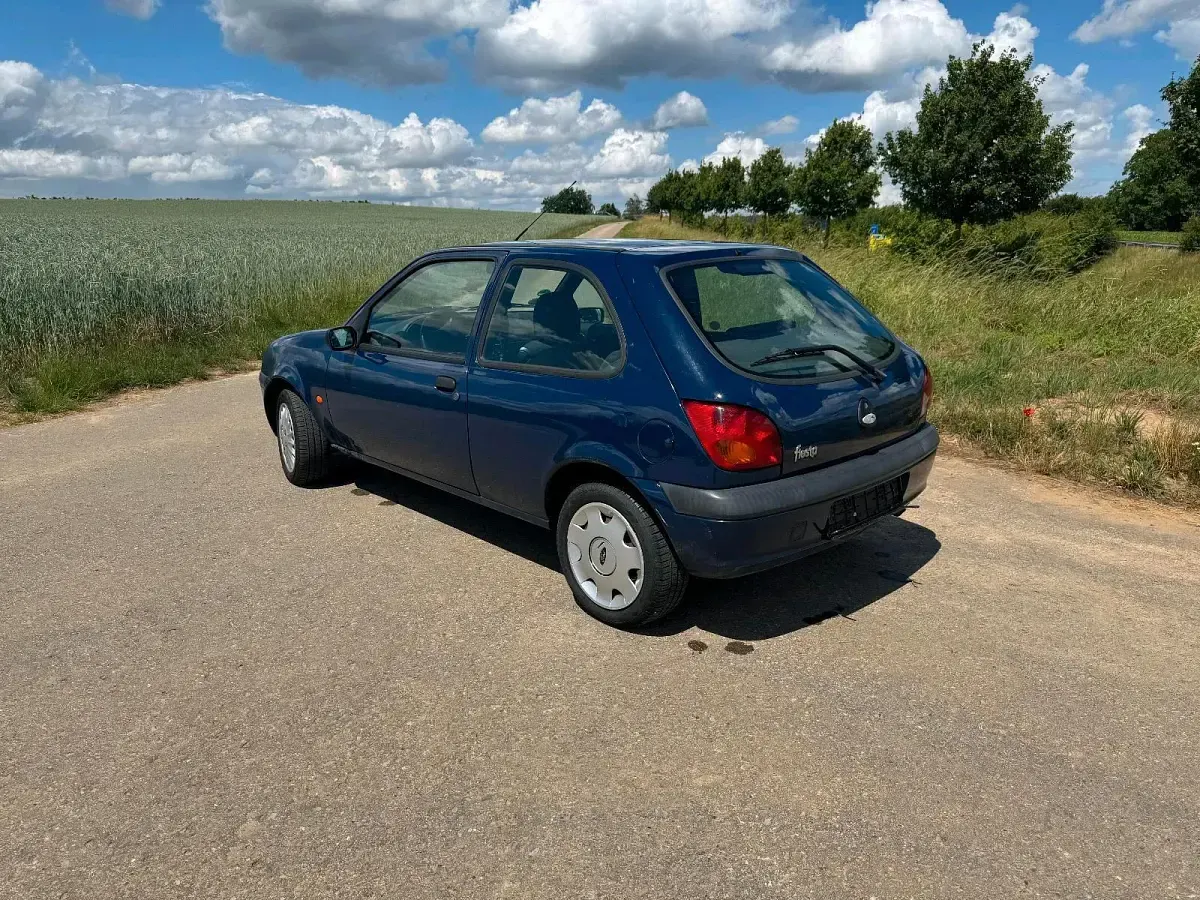 Gebraucht Ford Fiesta 60 PS (44 kW) 2001 Blau Kleinwagen