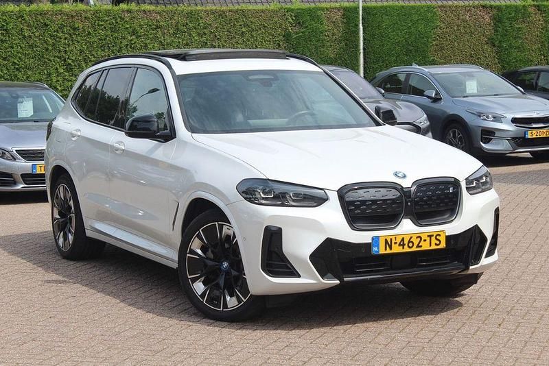 Weiß Gebraucht 2021 BMW iX3 Executive SUV | 37.999 € (Teuer) - Bild 1/4