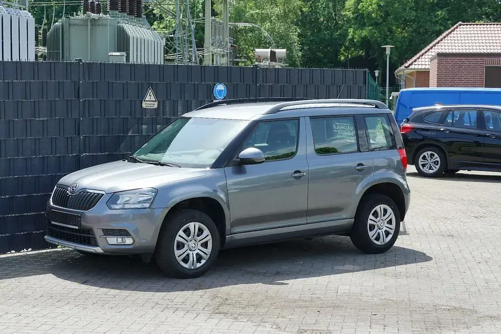 Gebraucht Skoda Yeti Active 110 PS (80 kW) 2017 Grau SUV