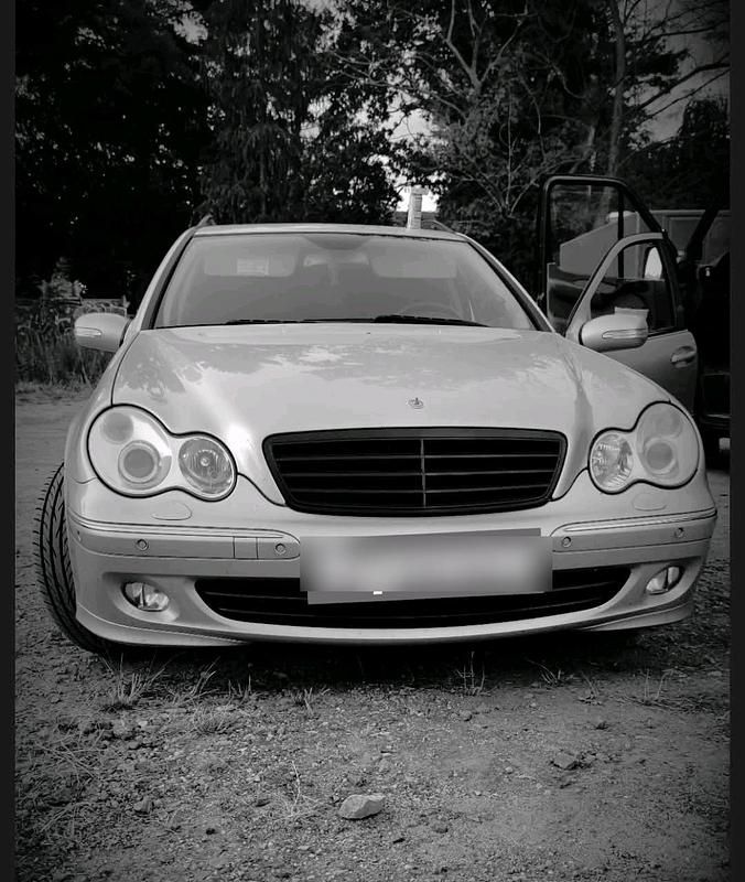 Silber Gebraucht 2005 Mercedes C220 Avantgarde Kombi | 1.200 € (Superpreis) - Bild 1/2