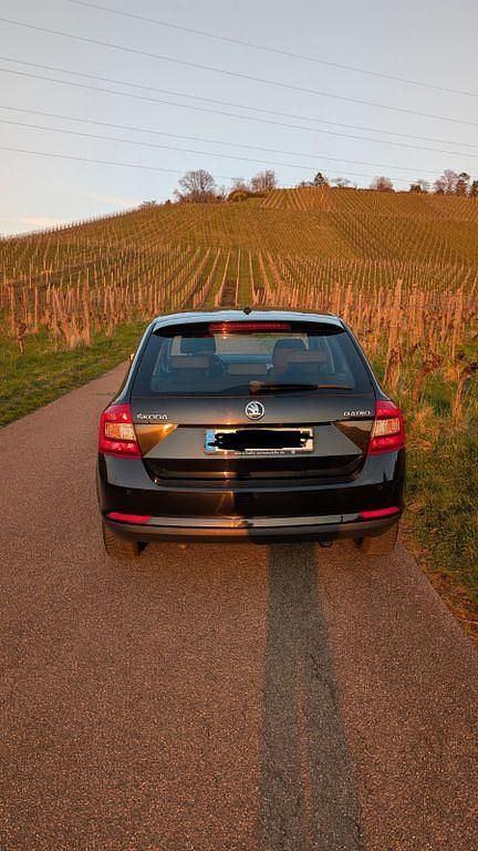 Gebraucht Skoda Rapid Ambition 90 PS (66 kW) 2016 Schwarz Kleinwagen
