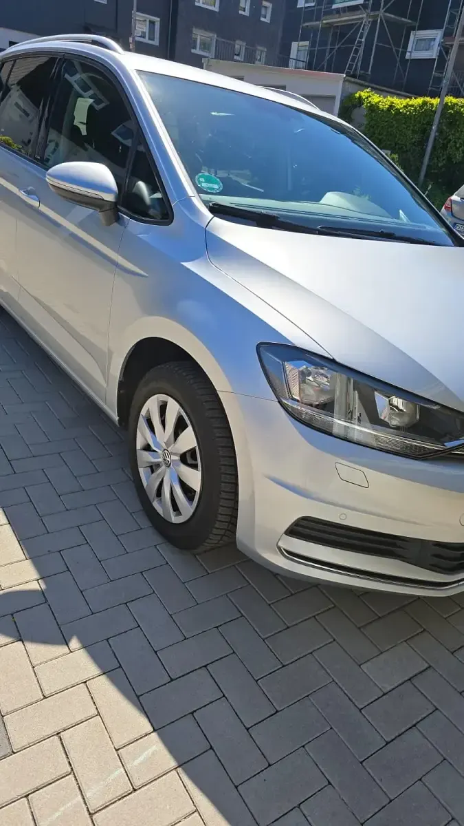 Gebraucht VW Touran Active 150 PS (110 kW) 2021 Silber Van / Kleinbus