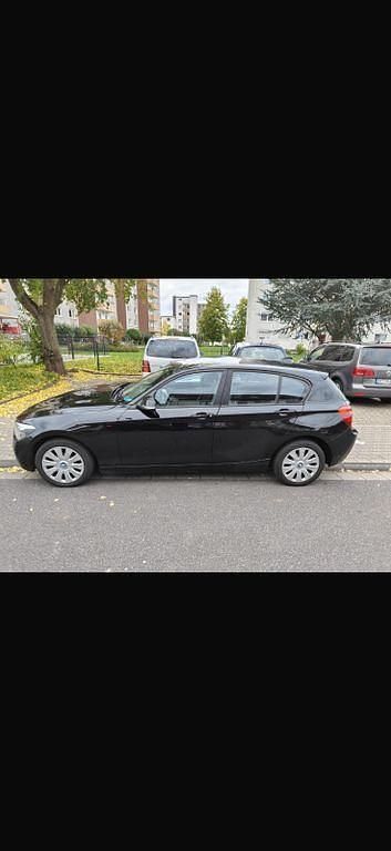 Gebraucht BMW 114 102 PS (75 kW) 2014 Schwarz Kleinwagen