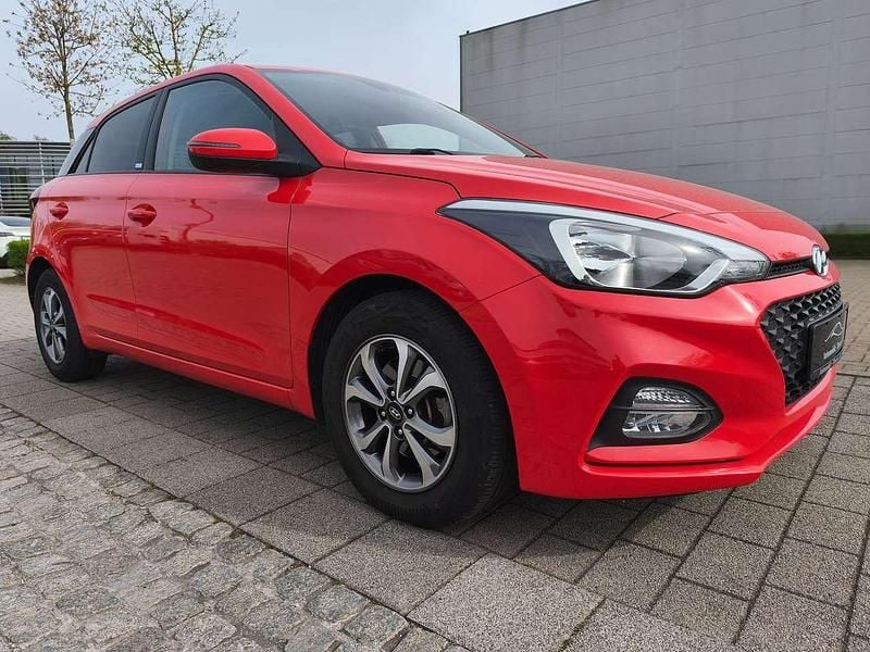 Gebraucht Hyundai i20 Trend 101 PS (74 kW) 2020 Rot Kleinwagen