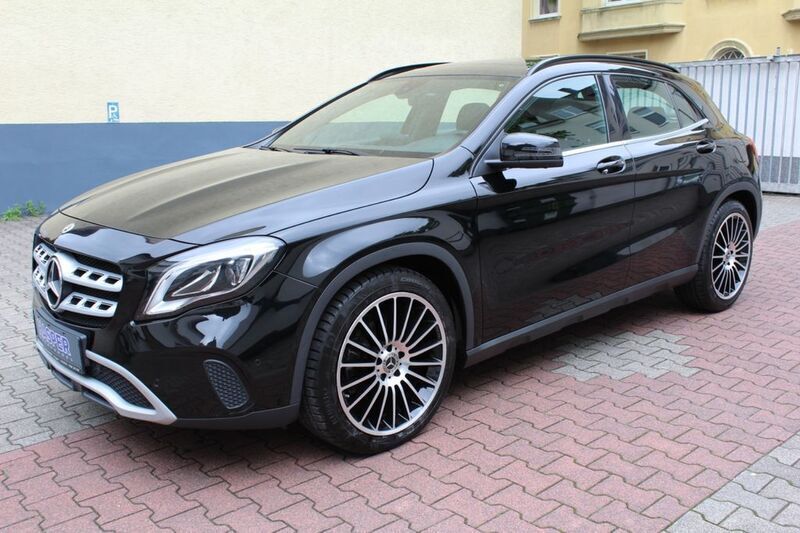 Schwarz Gebraucht 2019 Mercedes GLA180 SUV | 21.990 € (Guter Preis) - Bild 1/4
