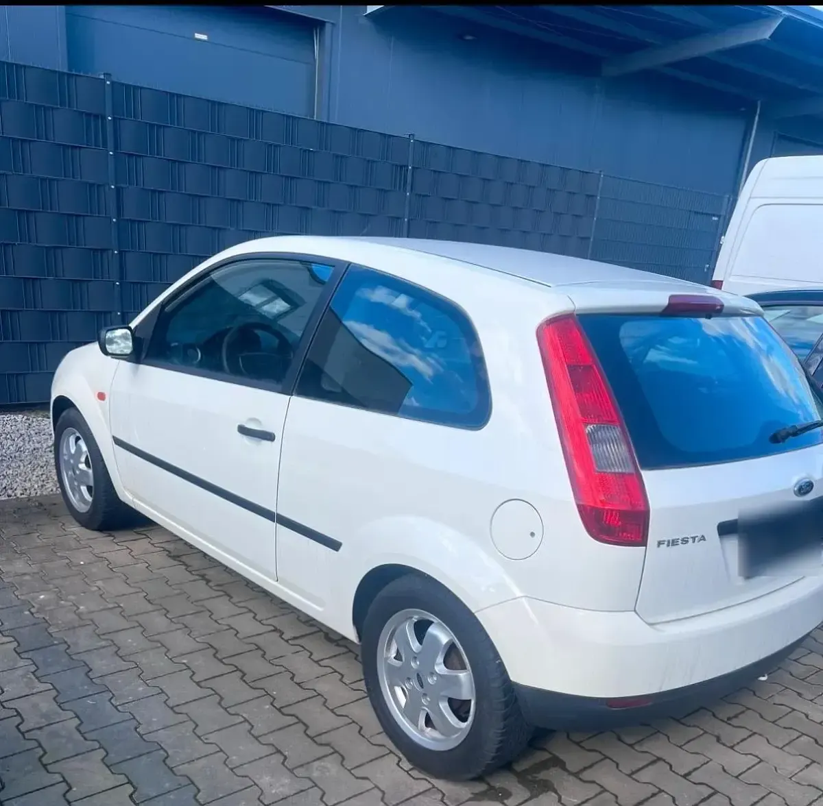 Brugt Ford Fiesta 69 HK (50 kW) 2004 Hvid Hatchback