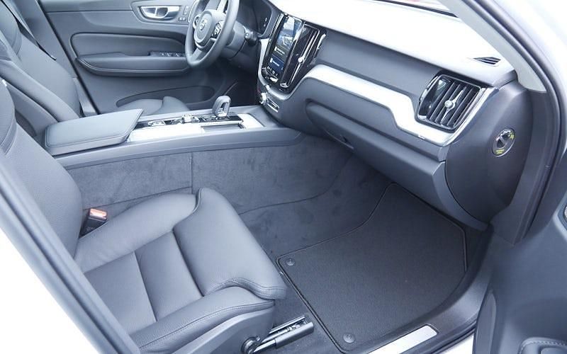 Gebraucht Volvo XC60 Plus 350 PS (257 kW) 2024 Crystal weiss SUV